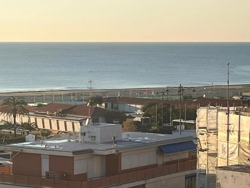 Attico Vista Mare-Monti Apartment Viareggio